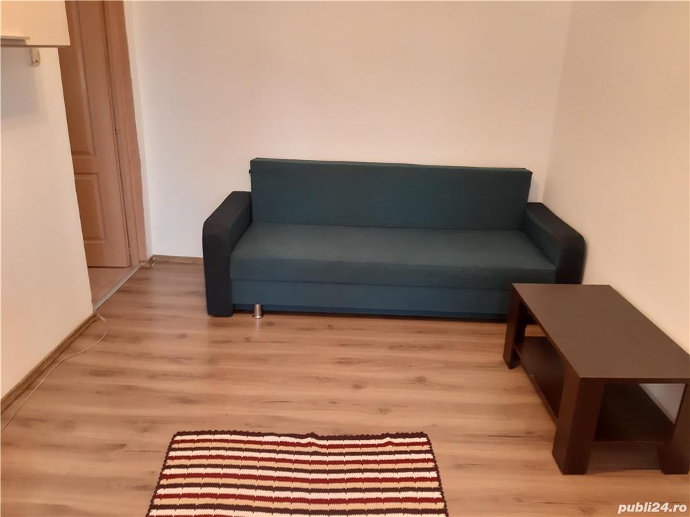 Apartament 2 camere, decomandat, etaj intermediar, zona Cetatii