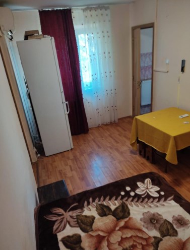 Apartament cu 2 camere in bloc anvelopat