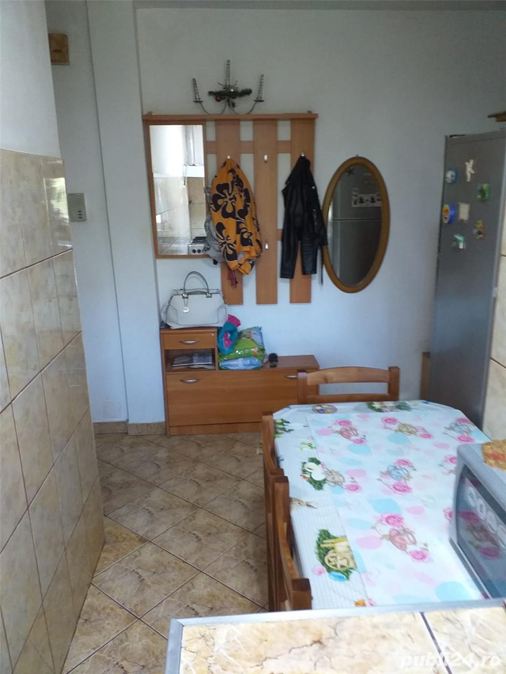 Apartament cu 3 camere la etajul 3 aproape de Mall