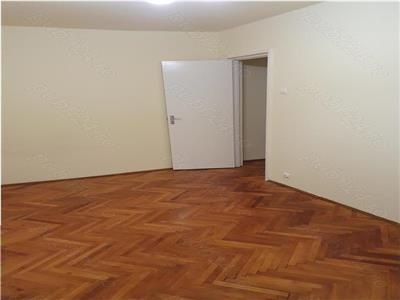 Apartament 3 camere la etajul 3 linga Piata Dacia